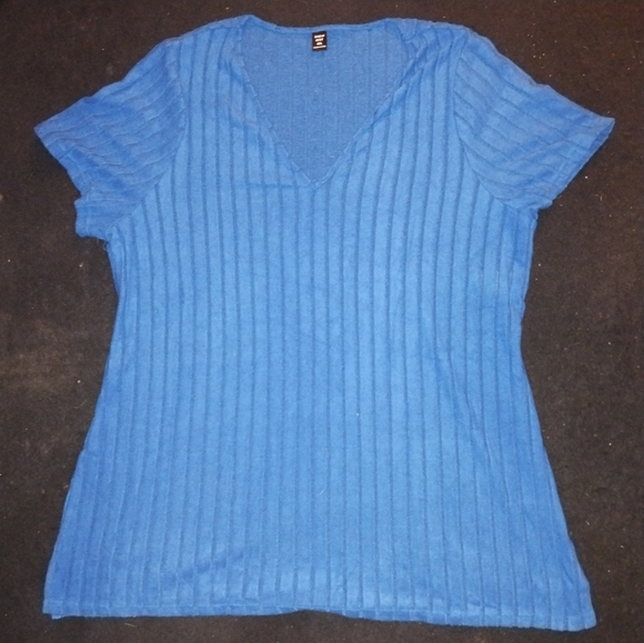 ✨NWOT✨Deep V-Neck Ribbed Short Sleeve T-Shirt - Picture 2 of 7